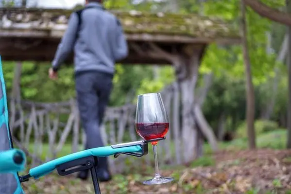 outdoor wineglass holder