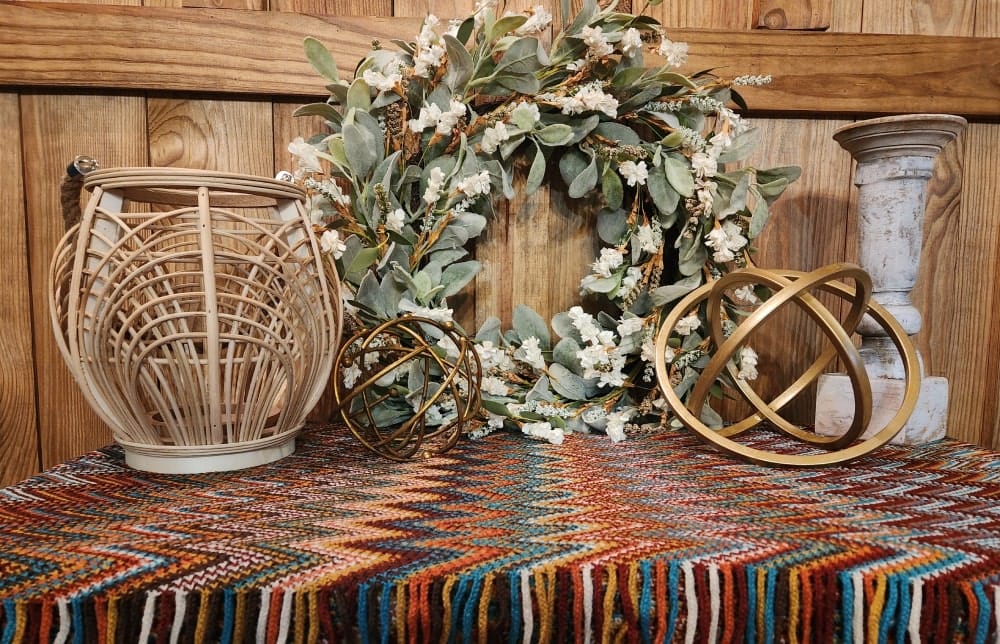 table of ornaments